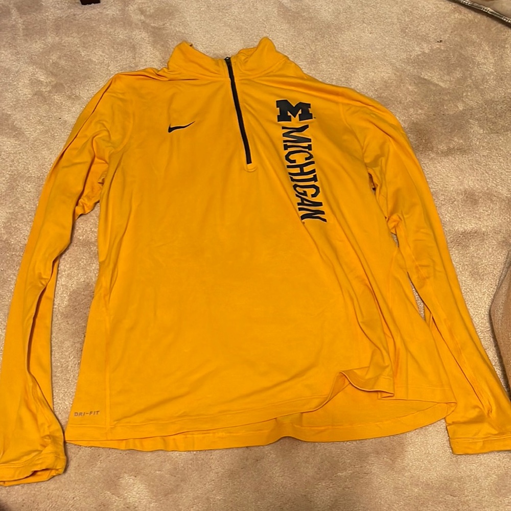 Dri -fit Nike quarter zip